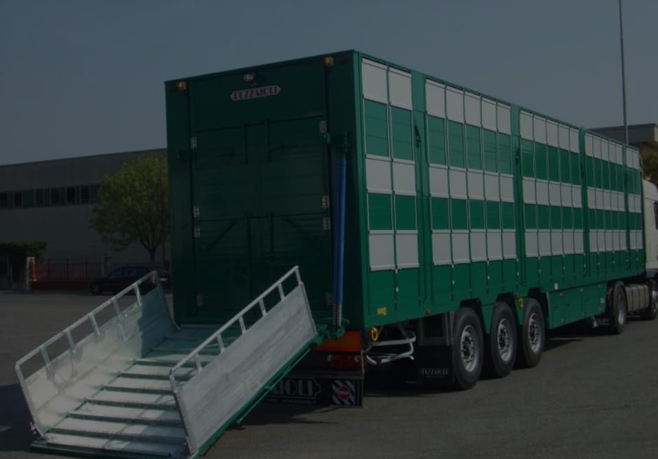 Semi-trailers for transporting specially pigs and sheep (with the possibility of transporting cattle)